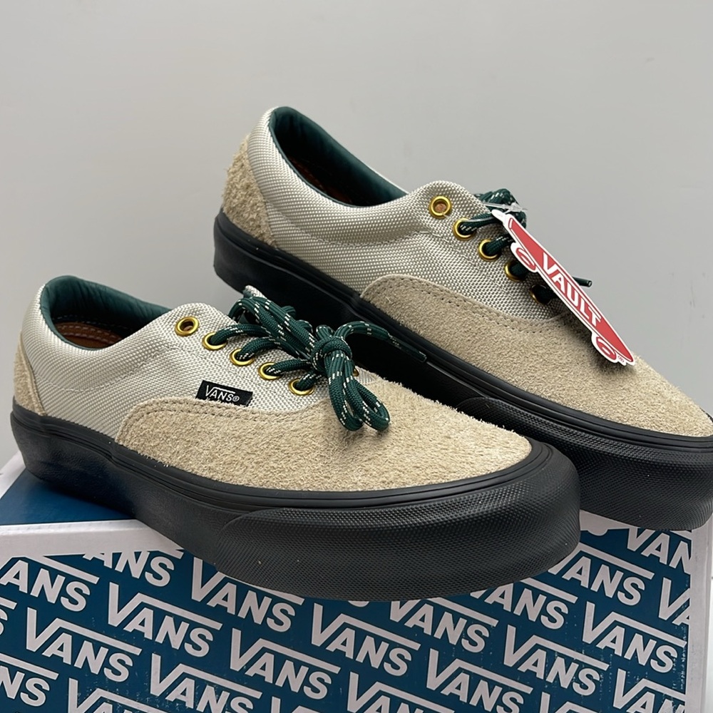 Vans WMNS Era VIt Lx
Hiker Bone White
VN0A4BNHBWQ
Sneakers - Picture 4 of 16